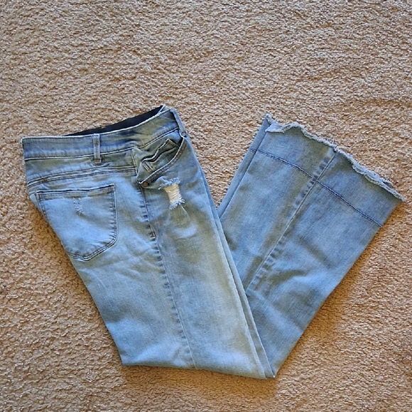 Democracy Denim - Democracy Ab Technology Light Blue Flare Jeans with Frayed Hem